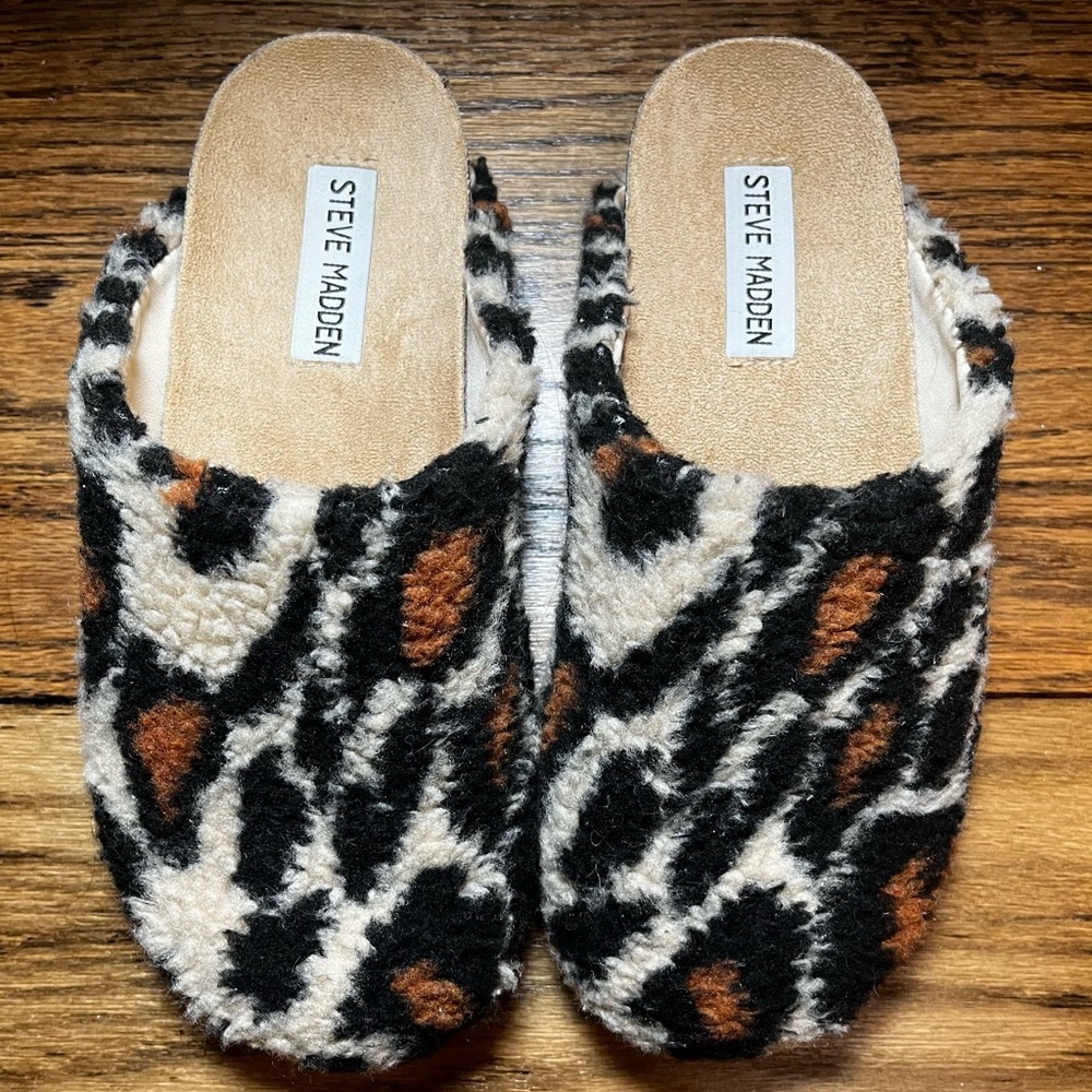 Steve Madden Vesa Leopard Print Slippers